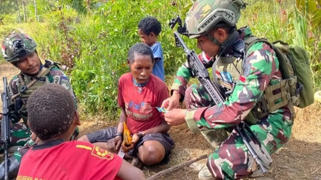 Papua Tengah! Koops TNI Habema Lakukan Patroli dan Pengobatan di Kampung Bilogai