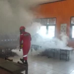 Tim Damkarmat Lakukan Operasi Fogging Cegah Penyakit Demam Berdarah di Kabupaten Lampung Selatan