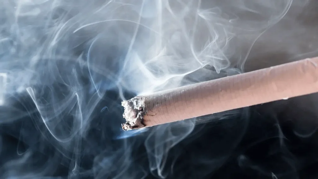 Jangan Abaikan! Asap Rokok Bisa Bikin Kamu Terkena Bronkitis