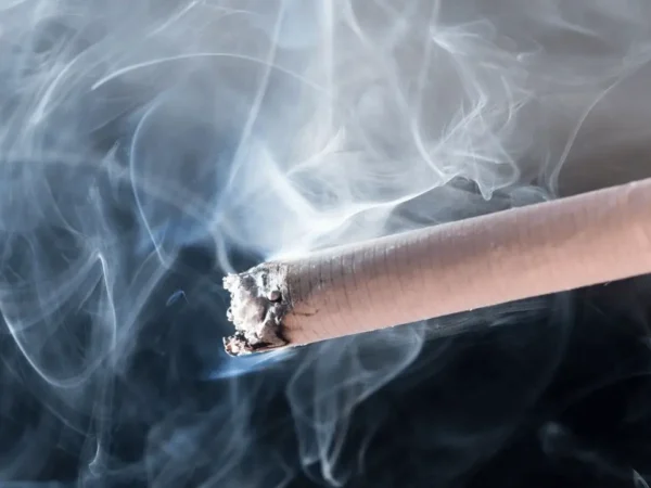 Jangan Abaikan! Asap Rokok Bisa Bikin Kamu Terkena Bronkitis