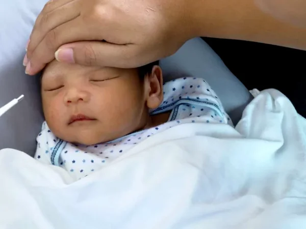 Efektifkah Saline Drop untuk Atasi Flu pada Bayi