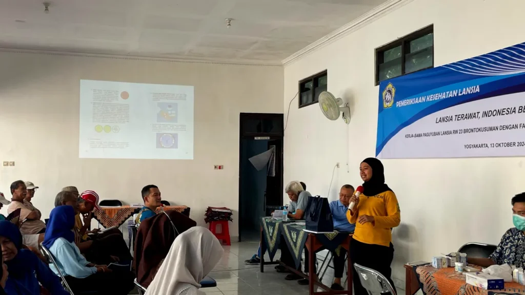 Tim Farmasi UGM Ajak Lansia Brontokusuman Tingkatkan Kualitas Hidup secara Mandiri