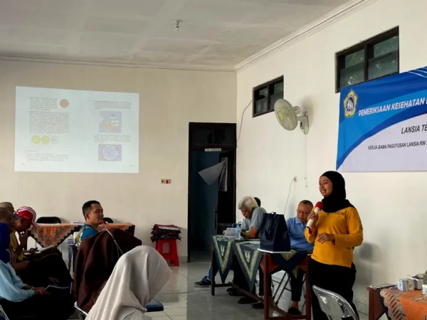 Tim Farmasi UGM Ajak Lansia Brontokusuman Tingkatkan Kualitas Hidup secara Mandiri