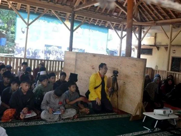 Fakultas Farmasi Universitas Bhakti Kencana Berikan Edukasi Kesehatan di Pesantren Al-Ilyas