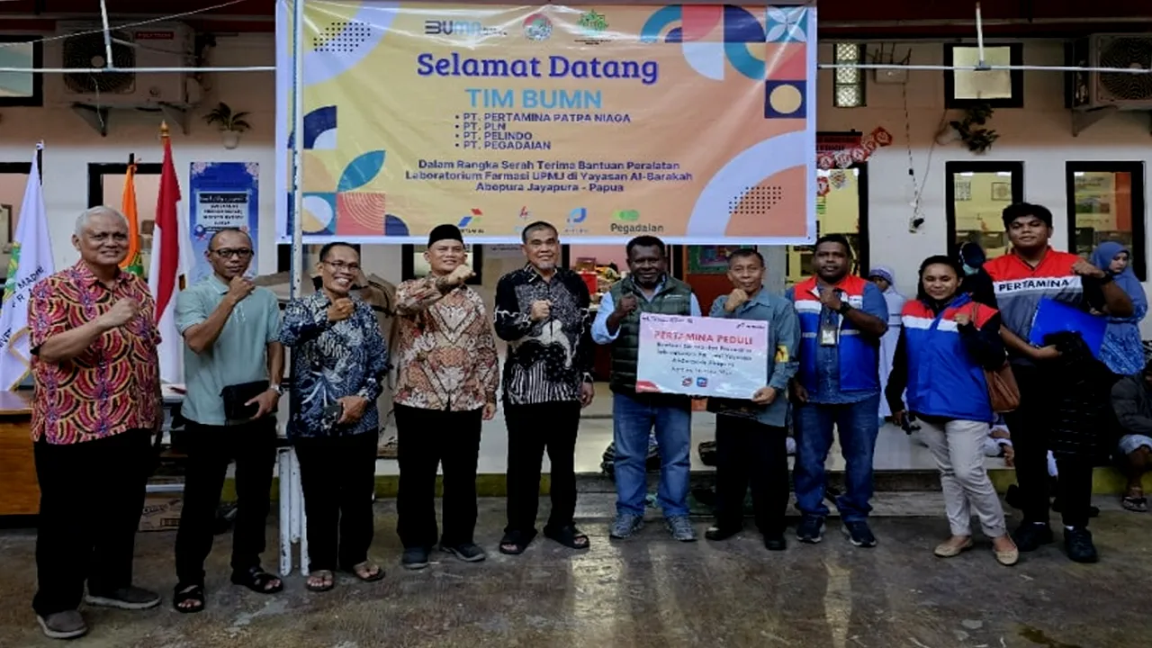 Pertamina Salurkan Bantuan Sarana Laboratorium Farmasi di Papua