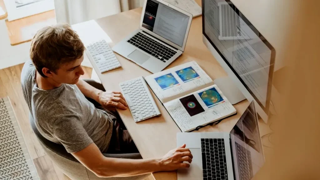 Tips Menjaga Kesehatan Mata Tetap Sehat Meskipun Seharian di Depan Laptop